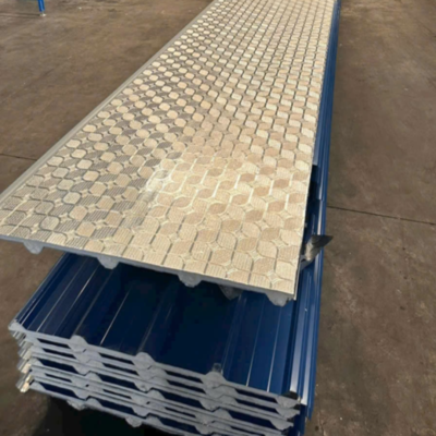 Vật liệu lợp mái được tạo ra từ sự kết hợp giữa tôn lạnh màu và vật liệu cách nhiệt như Polyurethane (PU) hoặc polystyrene (EPS).