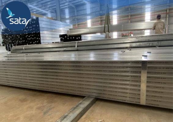 Được sản xuất từ thép carbon và được mạ một lớp kẽm bảo vệ bên ngoài nhằm chống lại sự oxy hóa và ăn mòn do tác động của môi trường.