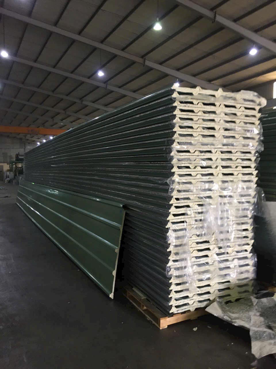 Một số ưu điểm và hạn chế của tôn chống nóng