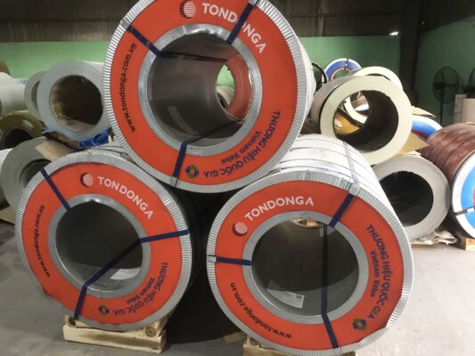 hệ thống nhà máy hiện đại, dây chuyền sản xuất khép kín và ứng dụng công nghệ tiên tiến đạt chuẩn quốc tế