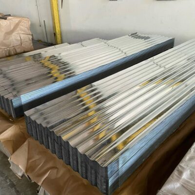 Tôn nhôm cán sóng là loại tôn nhôm được tạo hình sóng để tăng độ cứng và khả năng chịu lực, giúp mái lợp bền chắc hơn.