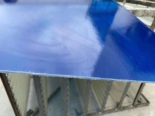 Tấm nhựa phẳng composite Khả năng kháng hóa chất tuyệt đối, không bị oxi hóa, ăn mòn trong môi trường axit, muối, hóa chất mạnh.