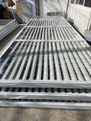 Cửa thông gió được sử dụng rộng rãi trong các công trình nhà ở, văn phòng, nhà xưởng, giúp tăng cường lưu thông không khí và kiểm soát nhiệt độ hiệu quả.
