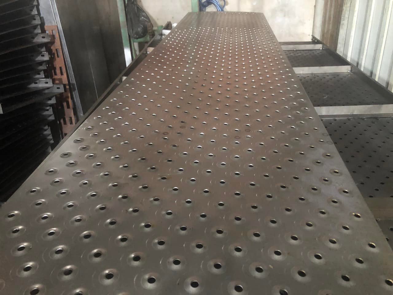 tấm gân chống trượt