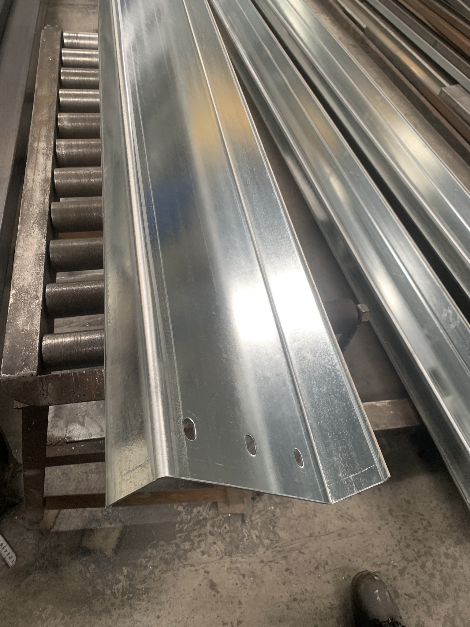 Các loại xà gồ Z Thông Dụng Hiện Nay