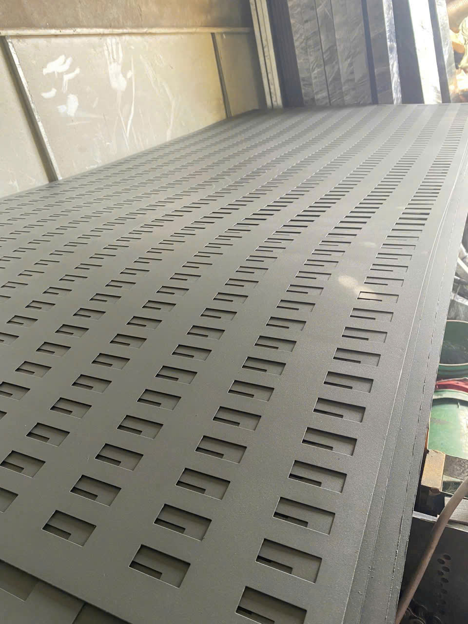 Tôn lỗ mạ kẽm Tôn lỗ mạ kẽm