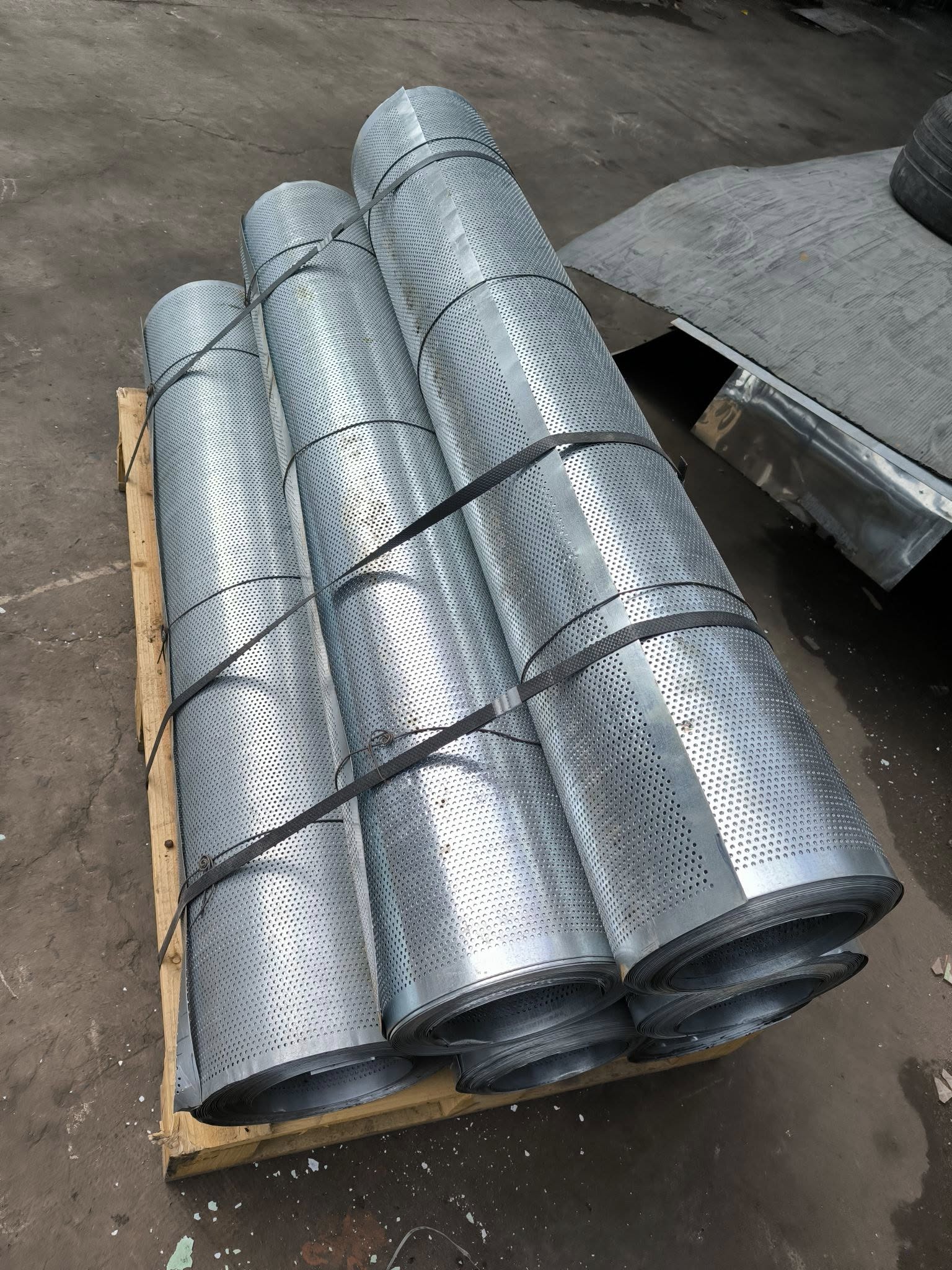 Tôn lỗ mạ kẽm Tôn lỗ mạ kẽm