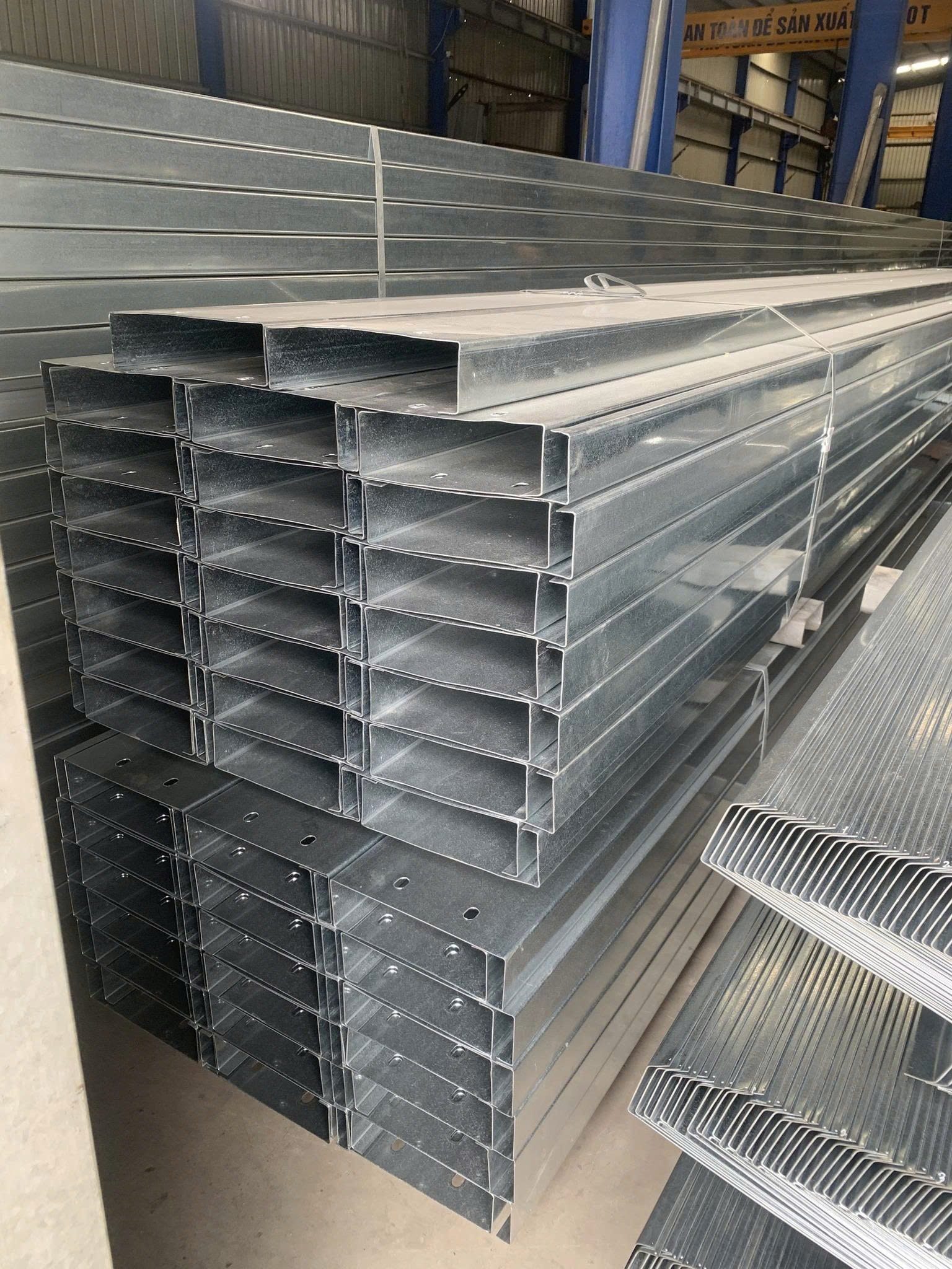 Xà gồ C Xà gồ C
