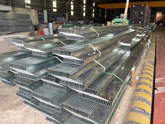 Sản phẩm được sản xuất bằng công nghệ tiên tiến, đảm bảo lớp mạ kẽm dày, chống ăn mòn tối ưu