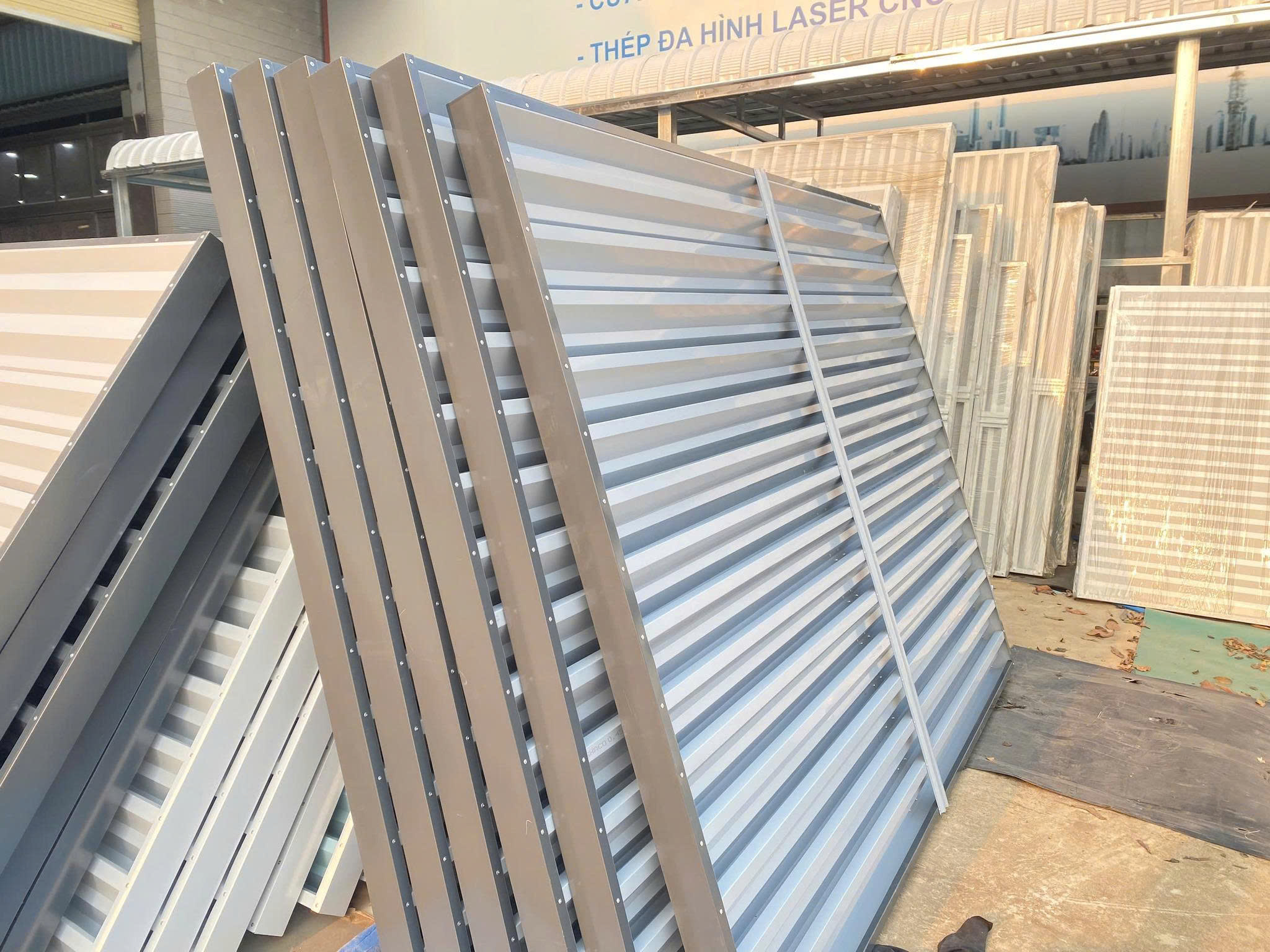 Lam gió nhà xưởng Lam gió nhà xưởng