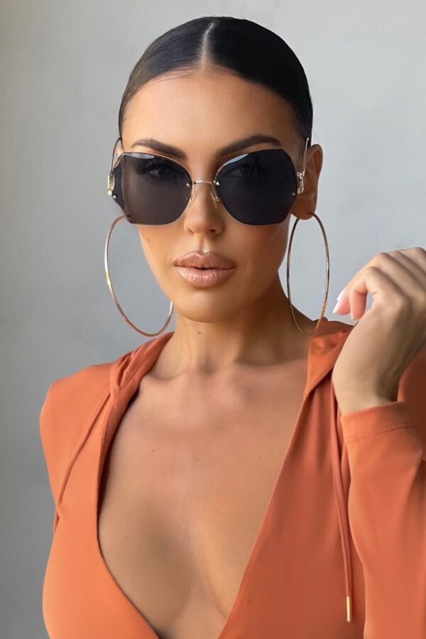 Beauty Curve Black Sunglasses 1